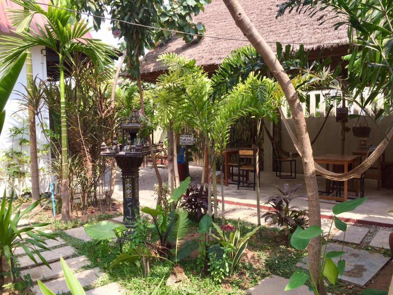 Happy Hippies Hostel Siem Reap Exteriör bild